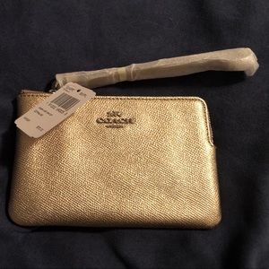 🆕 Coach Wristlet